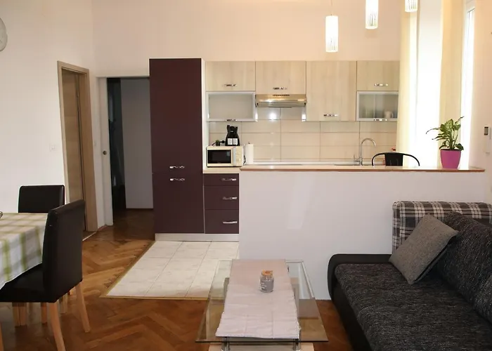 Apartment Una * 풀라