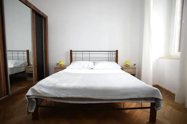 Apartment Una Daire Pula